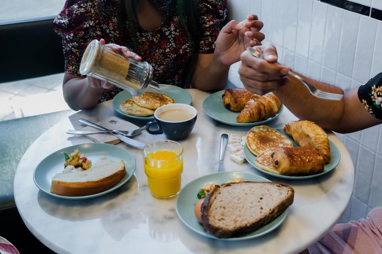 Latroupe Prado Hostel Madrid Dış mekan fotoğraf