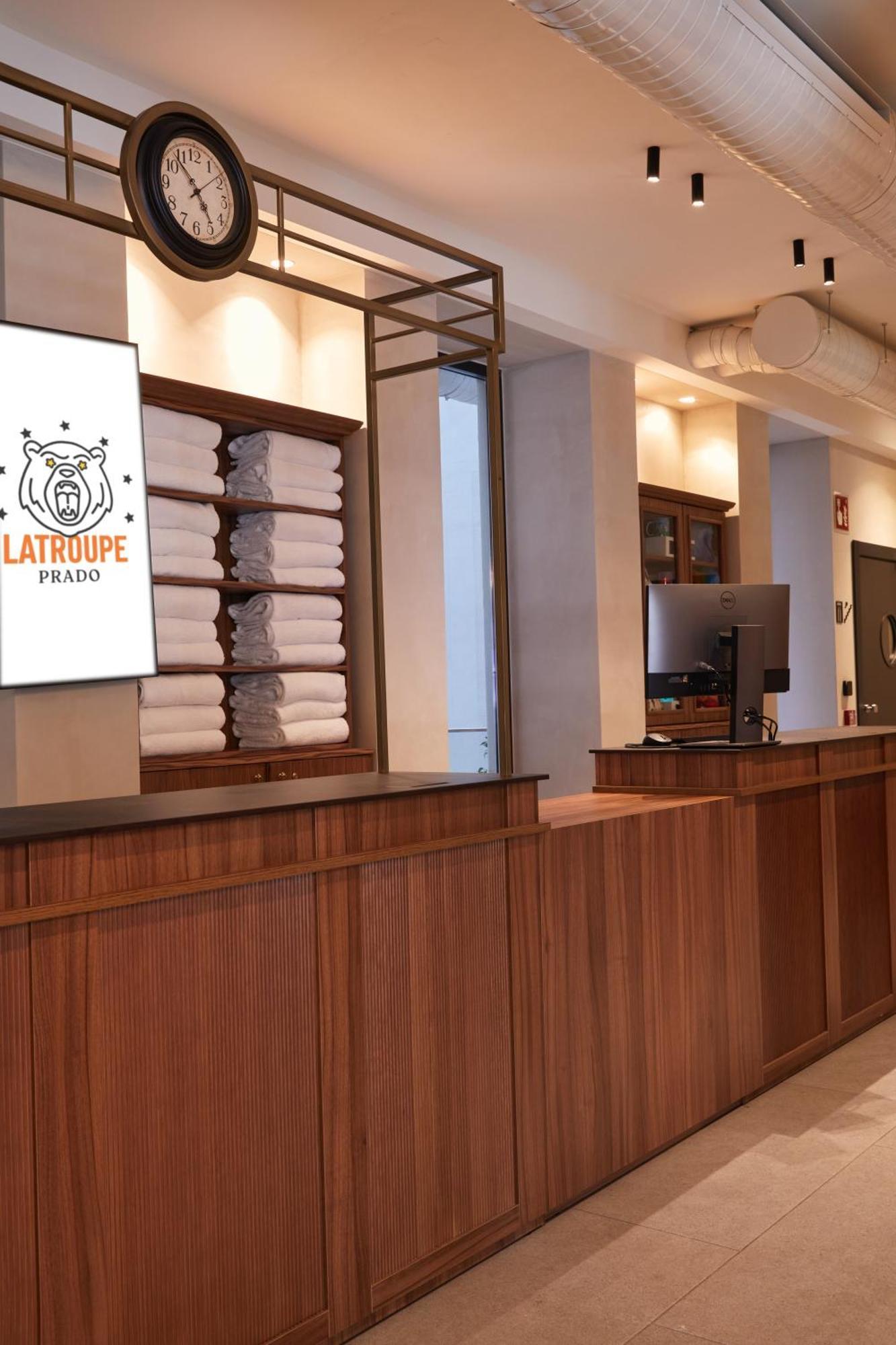 Latroupe Prado Hostel Madrid Dış mekan fotoğraf