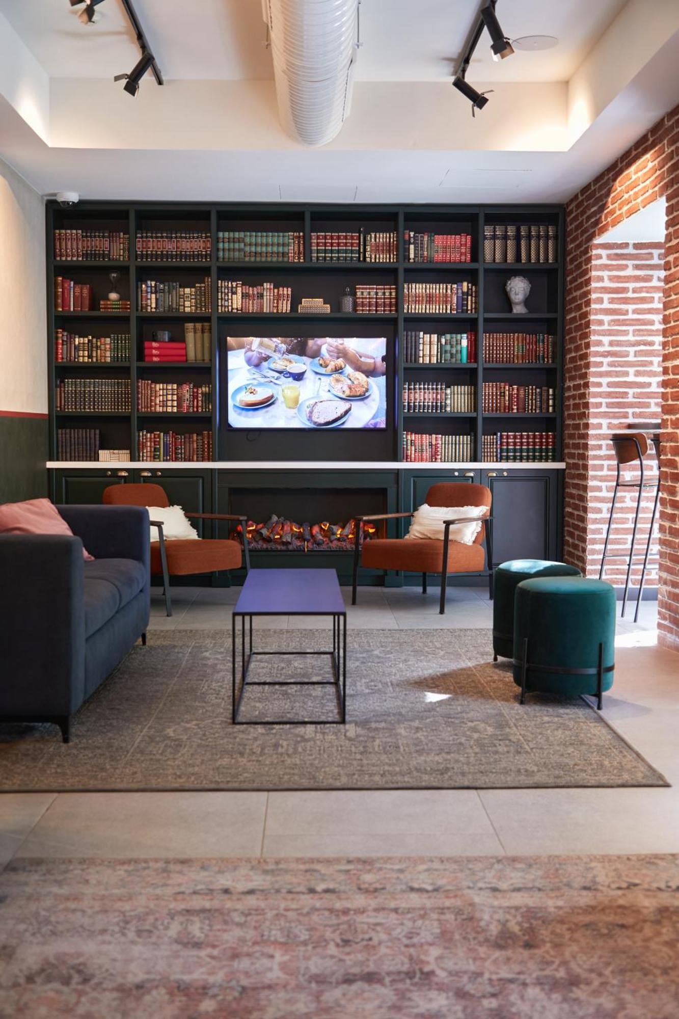 Latroupe Prado Hostel Madrid Dış mekan fotoğraf