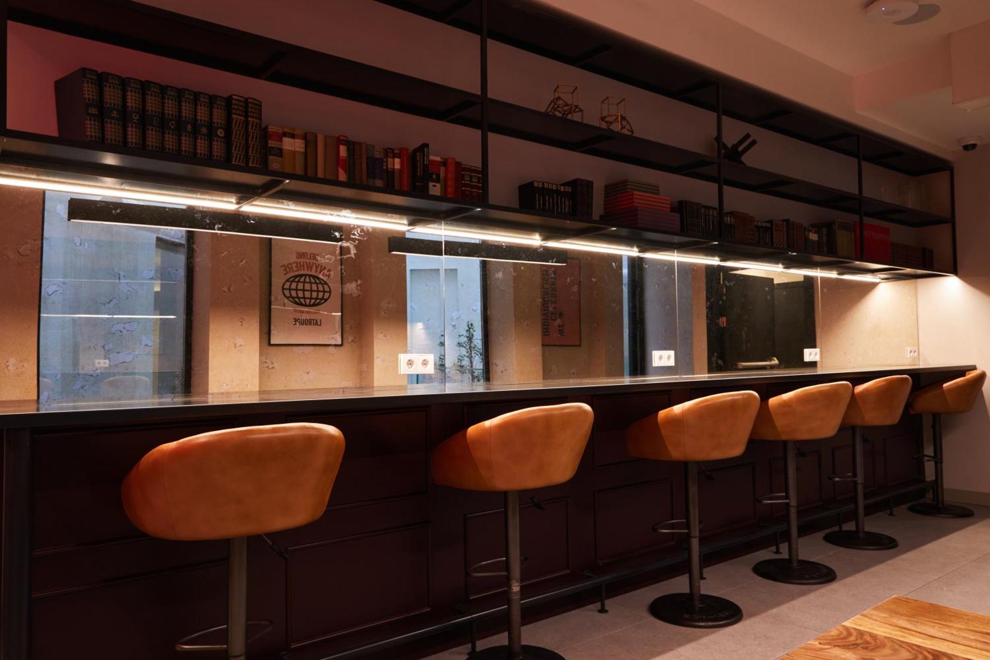 Latroupe Prado Hostel Madrid Dış mekan fotoğraf